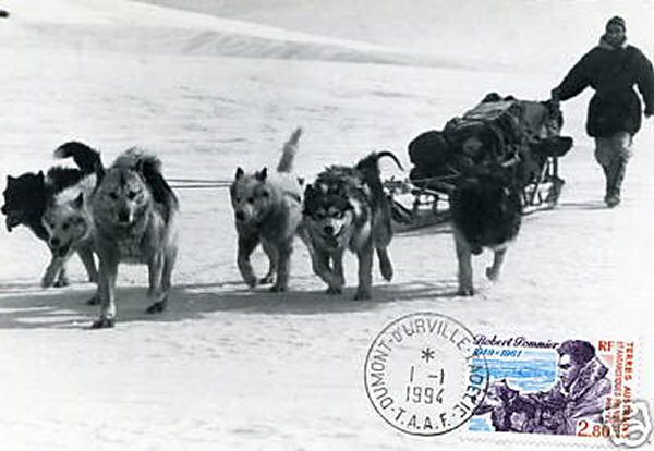 Carte postale datÃ©e de la base Dumont d'Urville