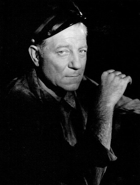 Jean Gabin, 1949.<br /><small>Photo Raymond Voinquel Â©MinistÃ¨re de la culture - France.</small>