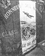 Un magnifique drapeaux agr�mente l'expo.