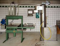 La machine de lavage, pulpage et pressage.