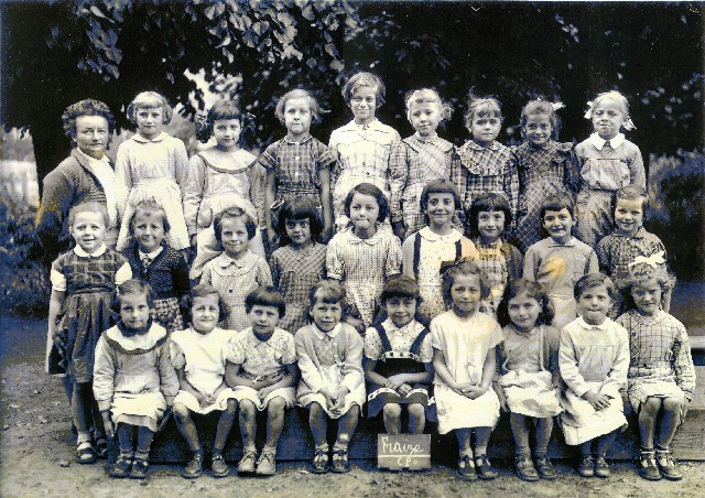 Classe Primaire filles 1956-57