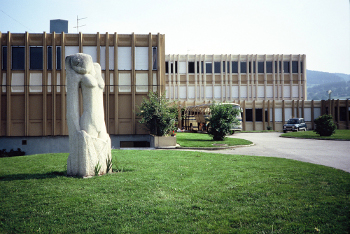 Le bâtiment du Collège d'Enseignement Secondaire aussi appelé Collège de la Haute Meurthe.