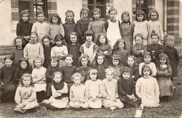 Classe Primaire filles 1923-24-2