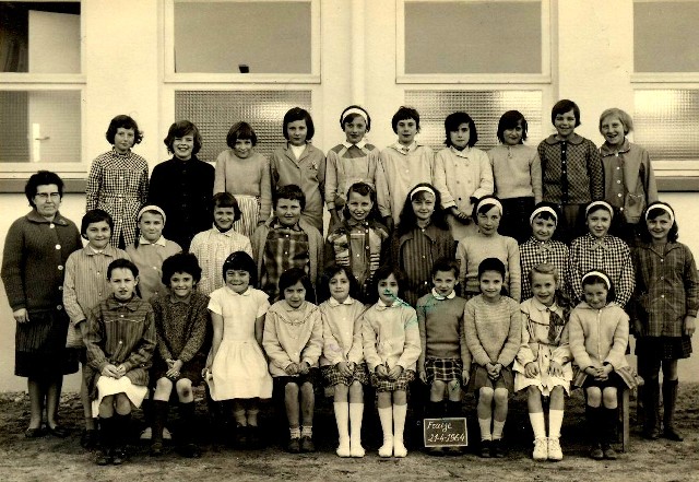 Classe Primaire filles CM1 1963-64